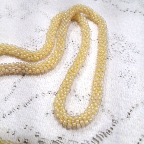 Vintage Creamy Yellow Seed Bead Hand Crocheted Necklace Long Flapper, 45" - Picture 4 of 6